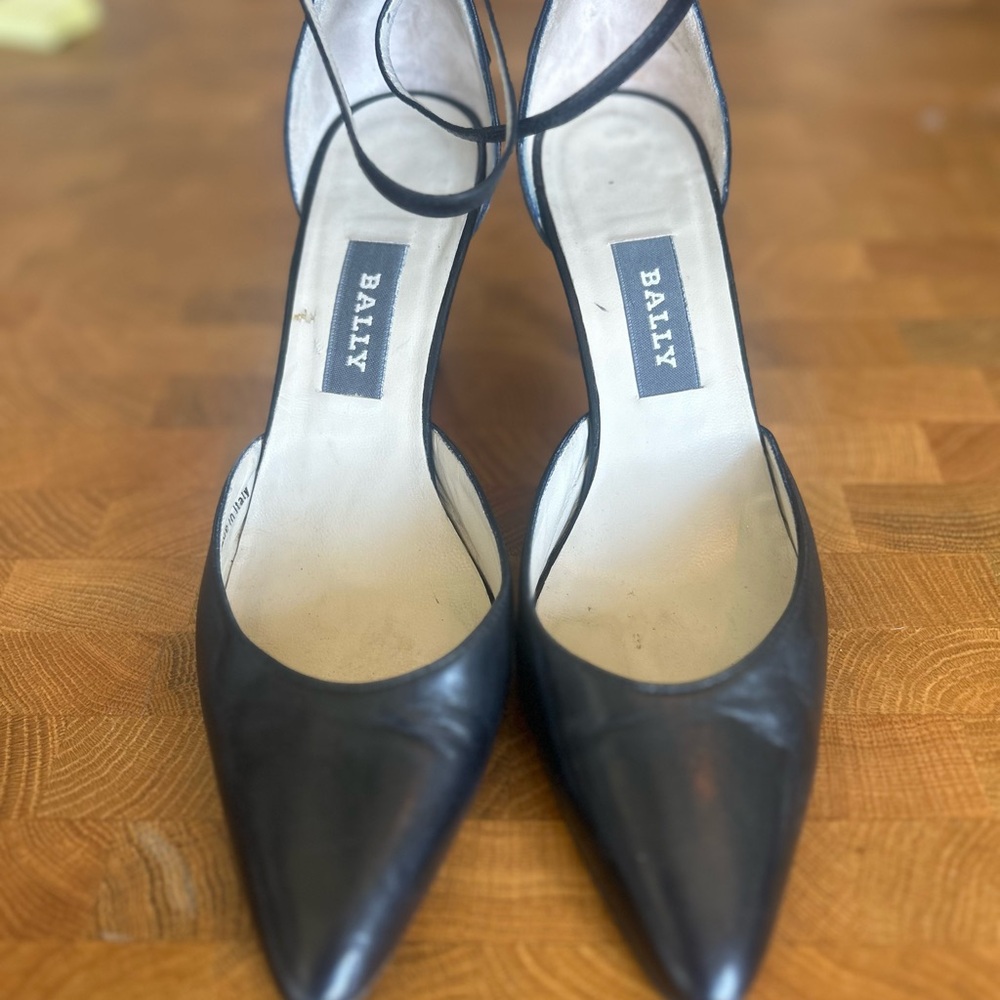 Vintage Bally Black Pointed Toe Heels- Size 6